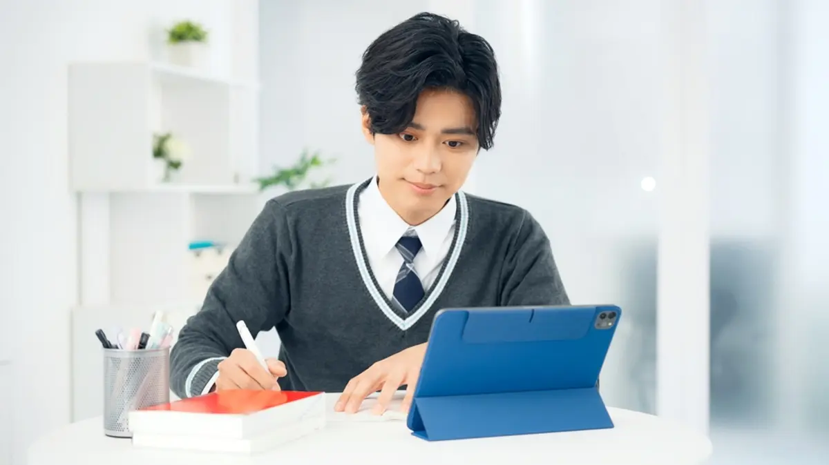 息子が進学する学校から「タブレット端末の指定購入」を求められました。自治体や学校による端末購入補助や給付金制度はあるのでしょうか？