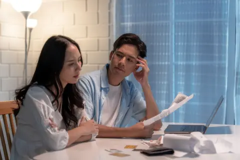 1人暮らし用の部屋で「恋人と同居」を開始！ 大家さんに契約違反と言われたけど、「家賃増額」などのペナルティはあるの？ 注意点を確認