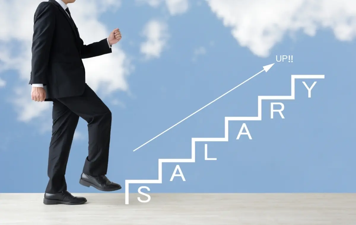 彼氏は公務員ですが、毎月の手取りは「18万円」だそうです。公務員は毎年どのくらい昇給するのでしょうか？