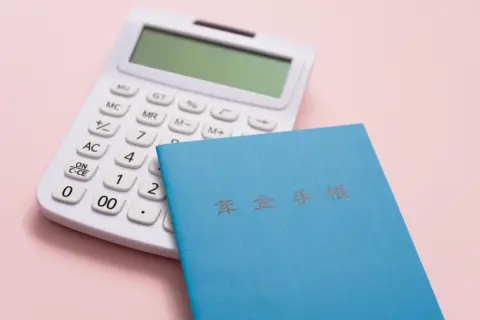 60歳以降は働くほど年金受給額が減る？「働きながら満額受給」するためにはどうすればいい？
