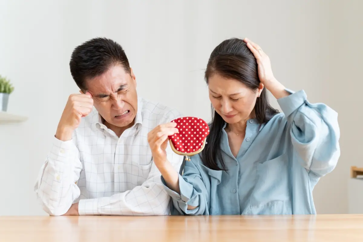 「年金だけじゃ足りないでしょ」と、月2万円の仕送りをしてくれる息子。「手取り25万円」らしいですが、夫婦で年金が“23万円”のため受け取っています。親に仕送りをしている人は多いのでしょうか…？