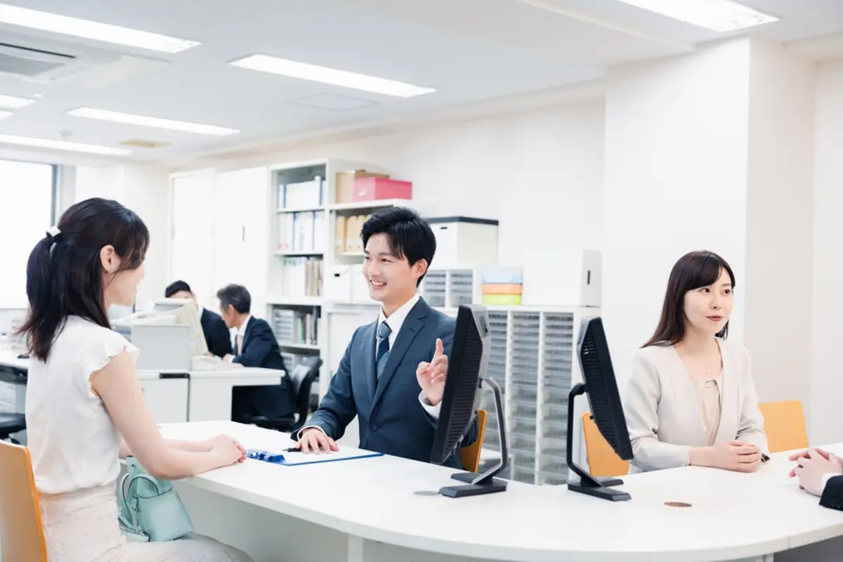 “政令指定都市”の「浜松」で市役所の事務職員として勤める知人。給与条件は一般の市町村よりも高いのでしょうか？