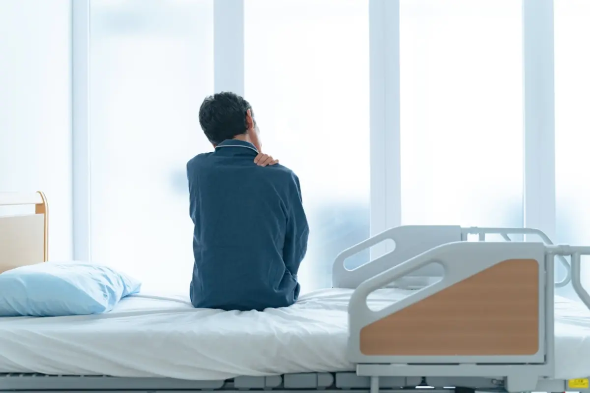 入院が月をまたぐと「高額療養費」の判定が2回にわたり医療費の「自己負担額」が増える？高額療養費制度の仕組みとは