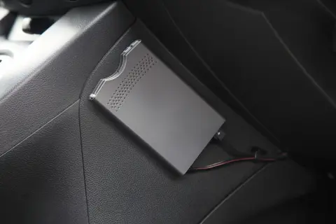 古いETC車載器を使ってたら「2007年より前のだと罰金だよ」と言われました！ ゲートは通れているのに、何がいけないのですか？ 買い替えは必要でしょうか？