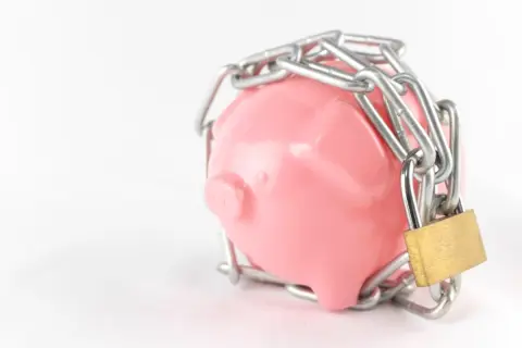 ひとり暮らしの父が亡くなった。口座が凍結されても、父が契約していた公共料金の引き落としはできますか？