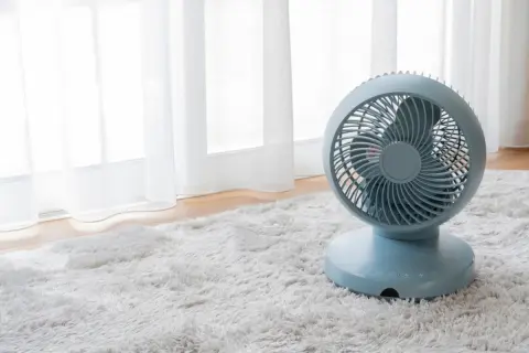 部屋干しには「サーキュレーターがおすすめ」とよく聞きますが、「扇風機」と何が違うのですか？電気代を比較したらお得なのはどちらですか？