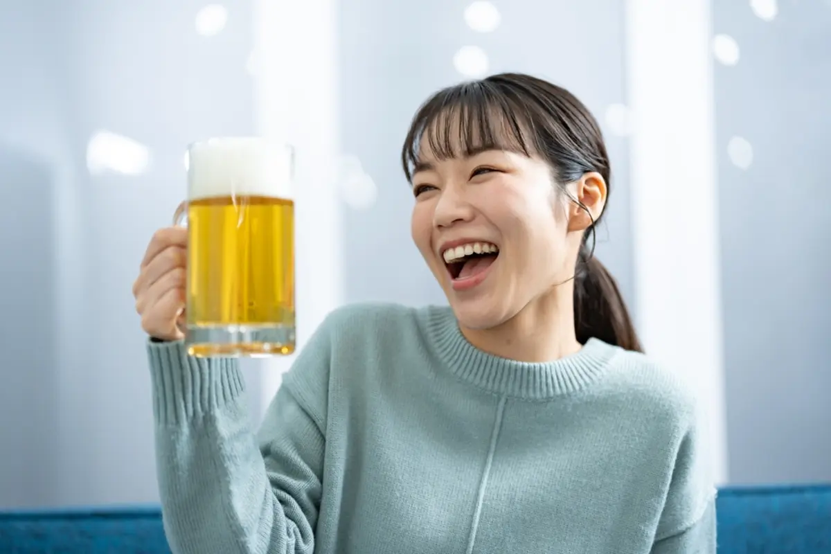 毎日「ビール」で晩酌しているけど、酒税が「約40％」と聞いてビックリ！ 発泡酒ならもう少し低いの？ お酒ごとの“酒税等負担率”を確認