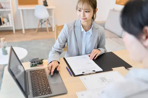 春から家賃6万円の物件で1人暮らしを始めます。収入は手取りで18万円ほどですが、生活できるでしょうか？