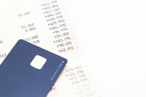 親のタンス預金「300万円」を自分の口座に移動！ 友人に「税金かかるよ」と言われましたが、タンス預金って“非課税”じゃないんですか？