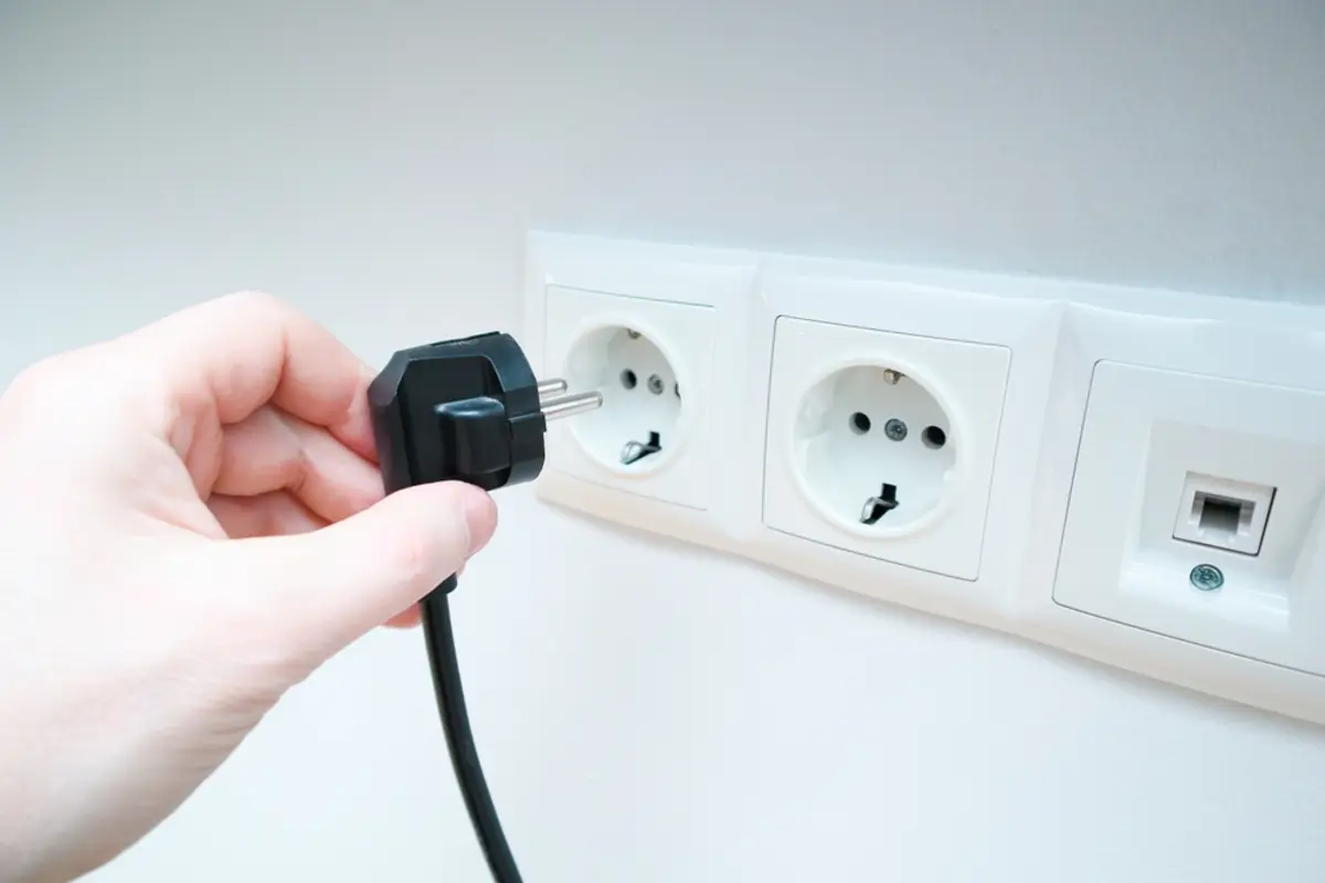 友人はあらゆる電化製品の「コンセント」をこまめに抜くそうです。我が家はほとんど「挿しっぱなし」…電気代は年間でどれだけ違いますか？