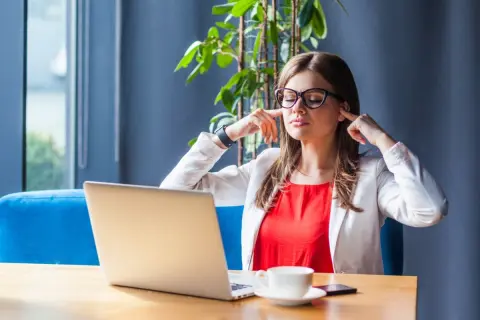 「リモートワーク中」の「街頭演説」に困っています…どこかへ「移動」するしかないのでしょうか？カフェで「1000円」程度使う予定ですが、できれば節約したいです……。