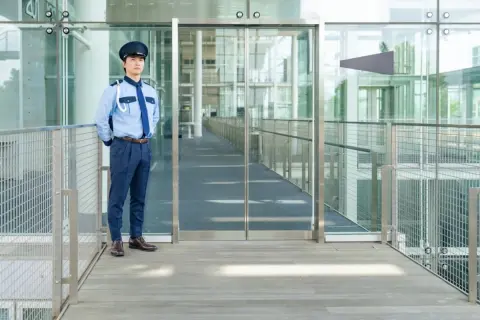 定年後に「警備員」の仕事をしようかと考えています。年金の足しにできればと思うのですが、月どれぐらい稼げるのでしょうか？