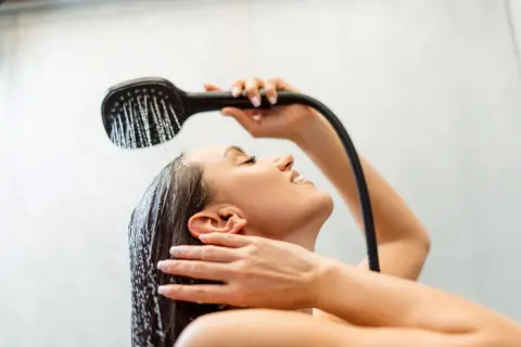 湯船をやめて「シャワーだけ」にしています。4人家族の場合、「水道代」や「ガス代」の節約になっているのでしょうか？