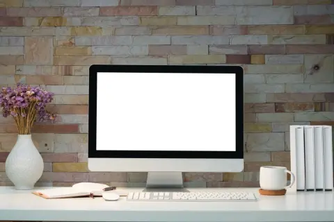 家事の合間にYouTubeやネットショッピングで「パソコンをつけっぱなし」…「毎日5時間」使って年間の電気代はいくら？こまめに電源は消したほうがいい？