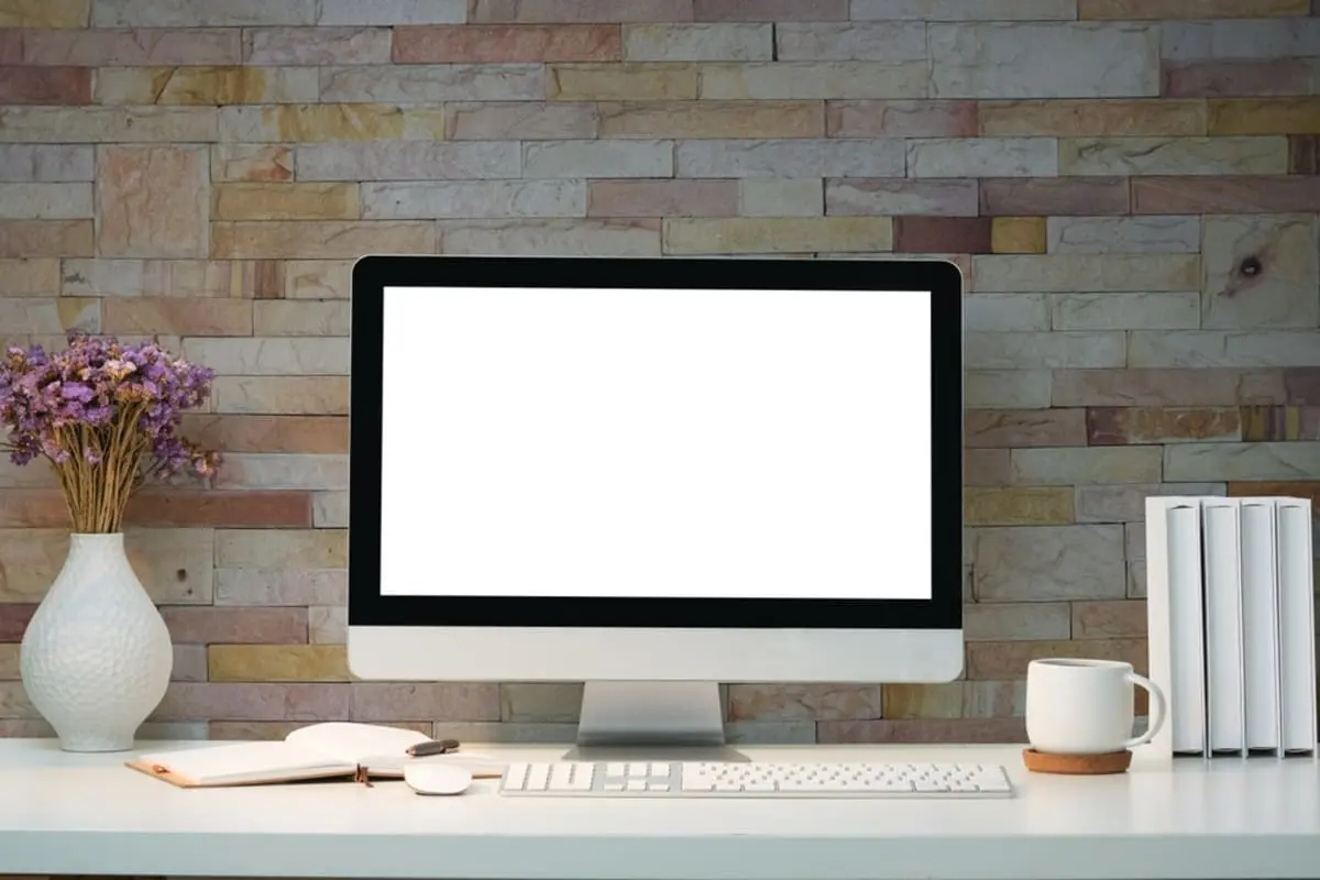 家事の合間にYouTubeやネットショッピングで「パソコンをつけっぱなし」…「毎日5時間」使って年間の電気代はいくら？こまめに電源は消したほうがいい？