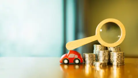 年金受給者の父が、新車の「アクア」をローンで購入したいとのこと。「年金+貯金」で暮らしながらローンを組むのは難しい？ 生活費もあわせてシミュレーション