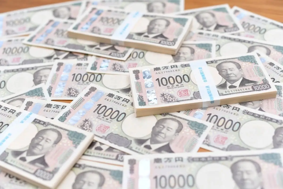 母が入院することになり、タンス預金の「300万円」を預かってほしいと頼まれました。もらってはいないので、税金はかからないですよね？