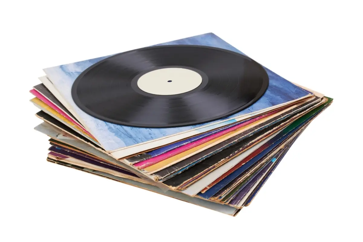 「昭和歌謡のレコード」が「高く売れる」って本当？ 「プレミア」がつくレコードはどんなもの？