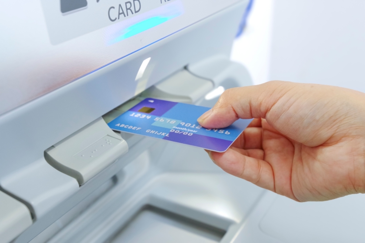 現金を多めに引き出そうとしたら「1日50万円」まででした…。ATM でお金を引き出すのに「上限」があるのはなぜでしょうか？|ファイナンシャルフィールド|﻿その他暮らし