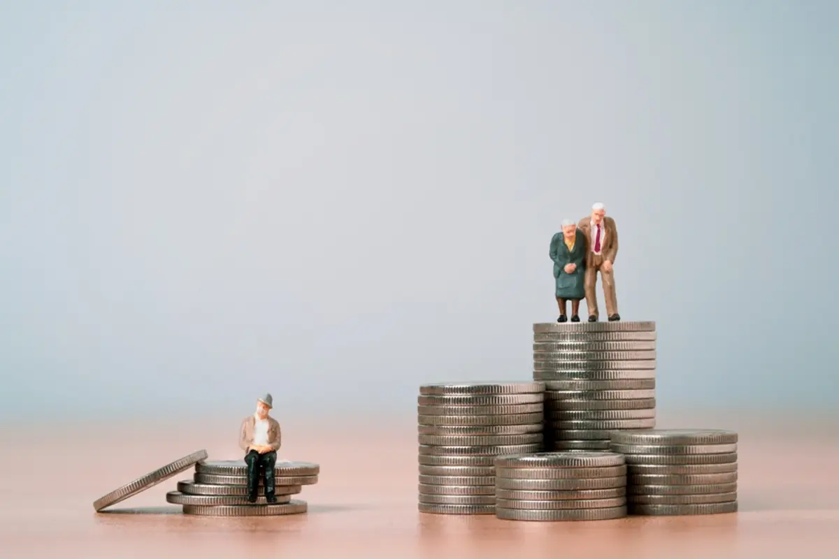 定年退職した知人は「誕生日の前日に退職し損をした」そうです。一体どういうことですか？