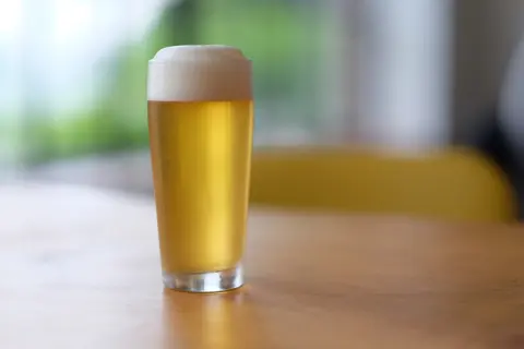 「プライベートブランド」の「食品・飲料」は物価高のなかでも「なぜ安い」？ 毎日のビールをプライベートブランドに変えたら、1年で約1万2000円の節約に？！