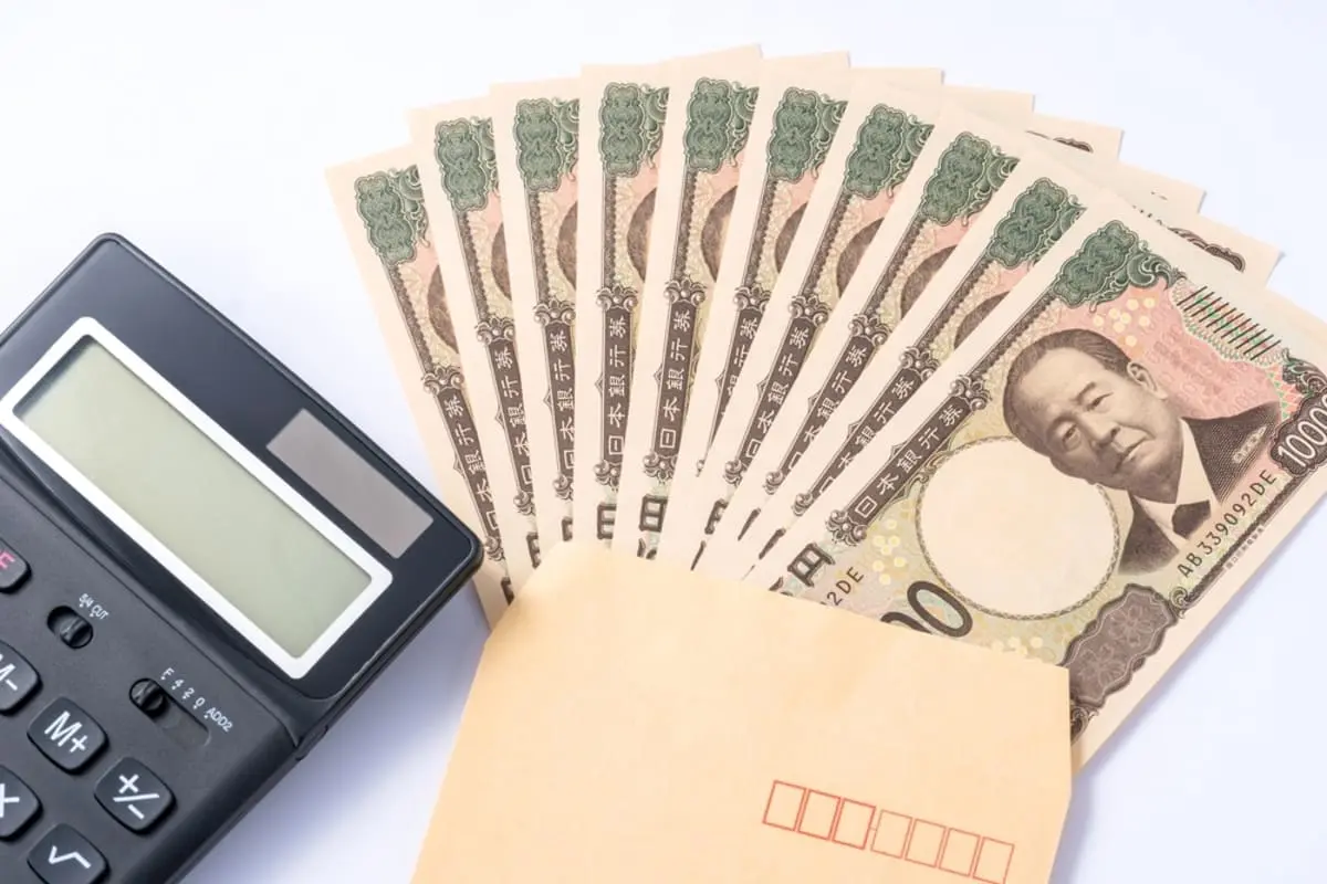 大学生の息子が、アルバイトで「月10万円」ほど稼ぎたいとのこと。2025年度から「特定親族特別控除」が新設されたそうですが、月10万円でも“扶養控除”は受けられるでしょうか？ 従来との違いを解説