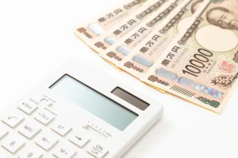 国民全員に「5万円給付」の案が出たけど、「減税のほうがいい」という意見も！ 実際どんな違いがあるの？ それぞれのメリット・デメリットを解説