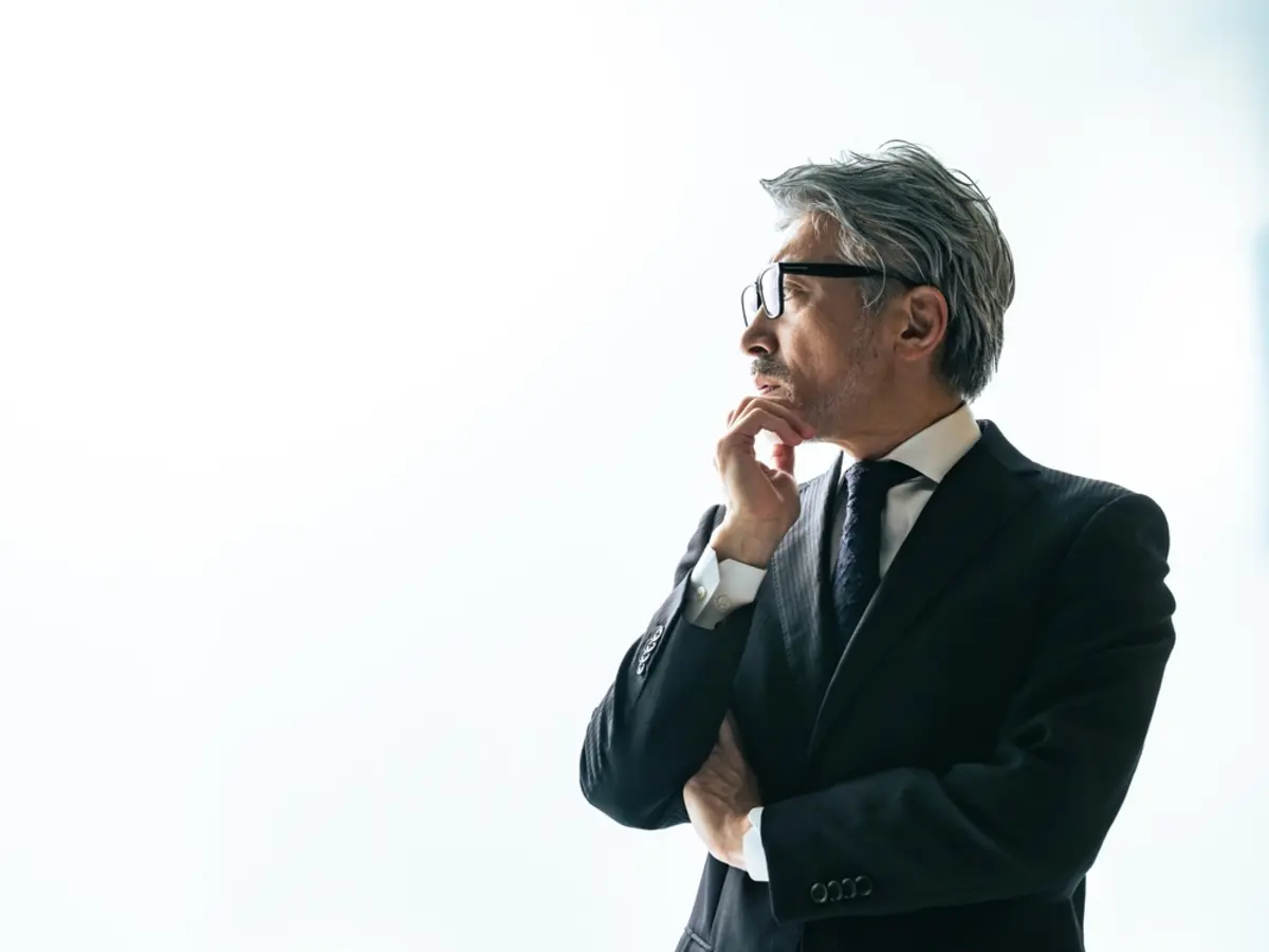 55歳で「役職定年→年収ダウン」に！ 転職を検討中だけど“50代・住宅ローンアリ”では厳しい？ 50代後半の転職者で「年収が下がった」は約3割!? 知っておきたい注意点とは