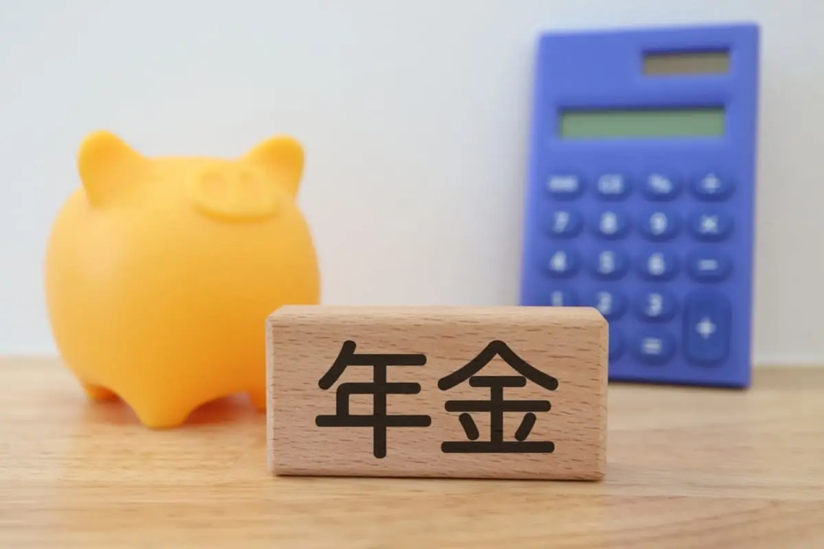 「専業主婦は年金が少ない」と聞いたのですが、実際いくらくらいなのでしょうか？ 50歳になって子育ても落ち着き、働いて老後の資金を増やすべきか悩んでいます。