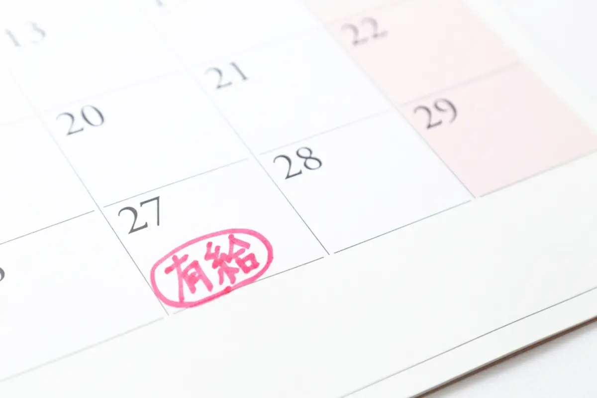 新入社員ですが4月に付与された「有給」を使い切ってしまいました…来年度分が付与されるまでは、休むたびに給料が減るのですか？