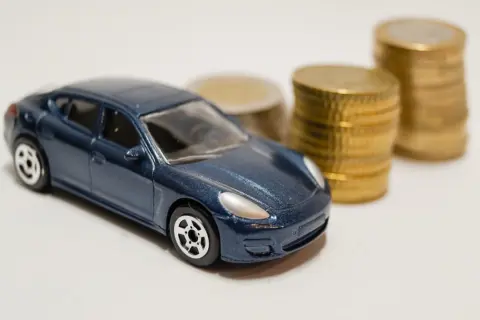 年収700万円で「アルファード」が欲しい！ 購入費「500万円以上」、維持費「年50～60万円」かかるらしいけど、この年収で持つのは“ぜいたく”でしょうか？ 家計への影響を確認