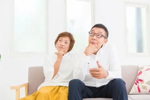 会社の定年が「70歳」になったので、それまで「年収300万円」で働く予定。年金の受け取りを「70歳」にすると、65歳から受け取る場合に比べてどれだけお得？ 受給額を比較