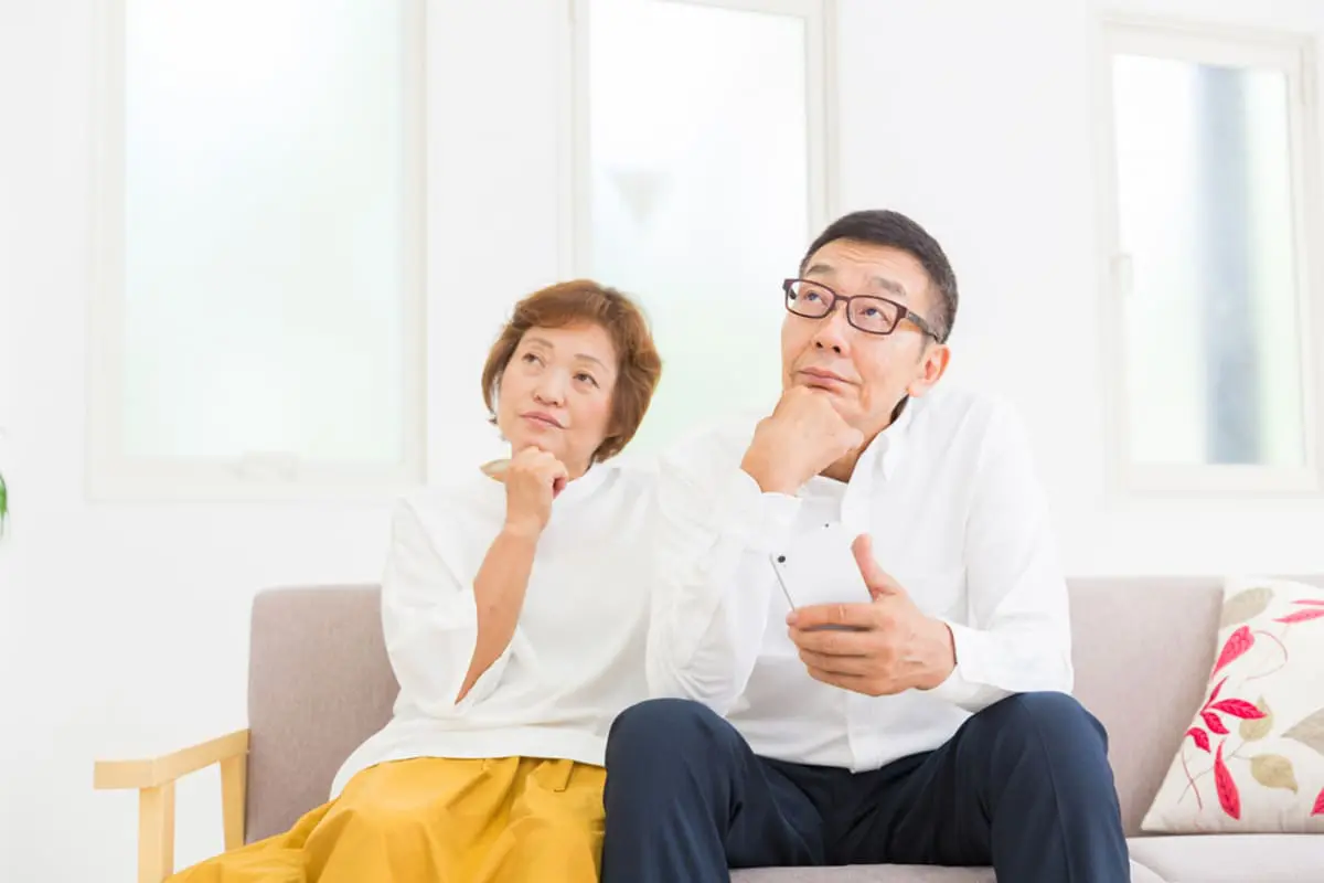 会社の定年が「70歳」になったので、それまで「年収300万円」で働く予定。年金の受け取りを「70歳」にすると、65歳から受け取る場合に比べてどれだけお得？ 受給額を比較