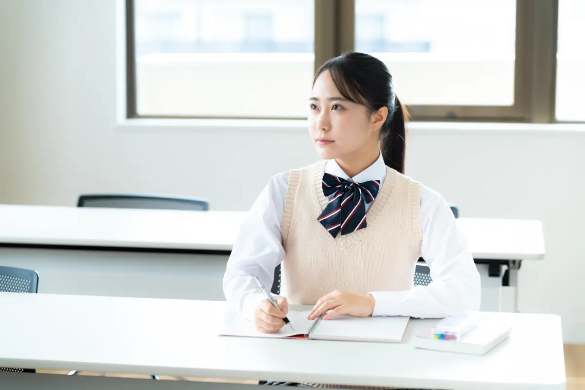 令和7年度から「高校無償化」の所得制限が事実上撤廃されたとのこと。それなら「高校進学」に向けた蓄えがなくても大丈夫？「来年春の進学」も安心？