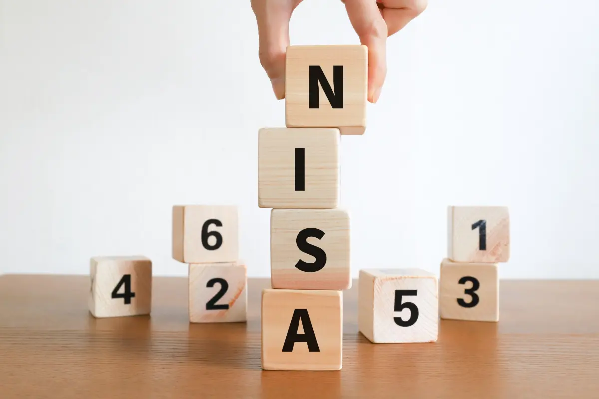 「アメリカの関税措置」の影響で株価の変動が心配です…。「NISA」をやめて「貯蓄」にまわすべきでしょうか？