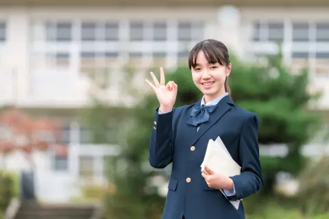 「高校無償化」といっても「入学金」などは対象外だと聞きました。負担しなければならない費用は実質いくらくらいなのでしょうか？