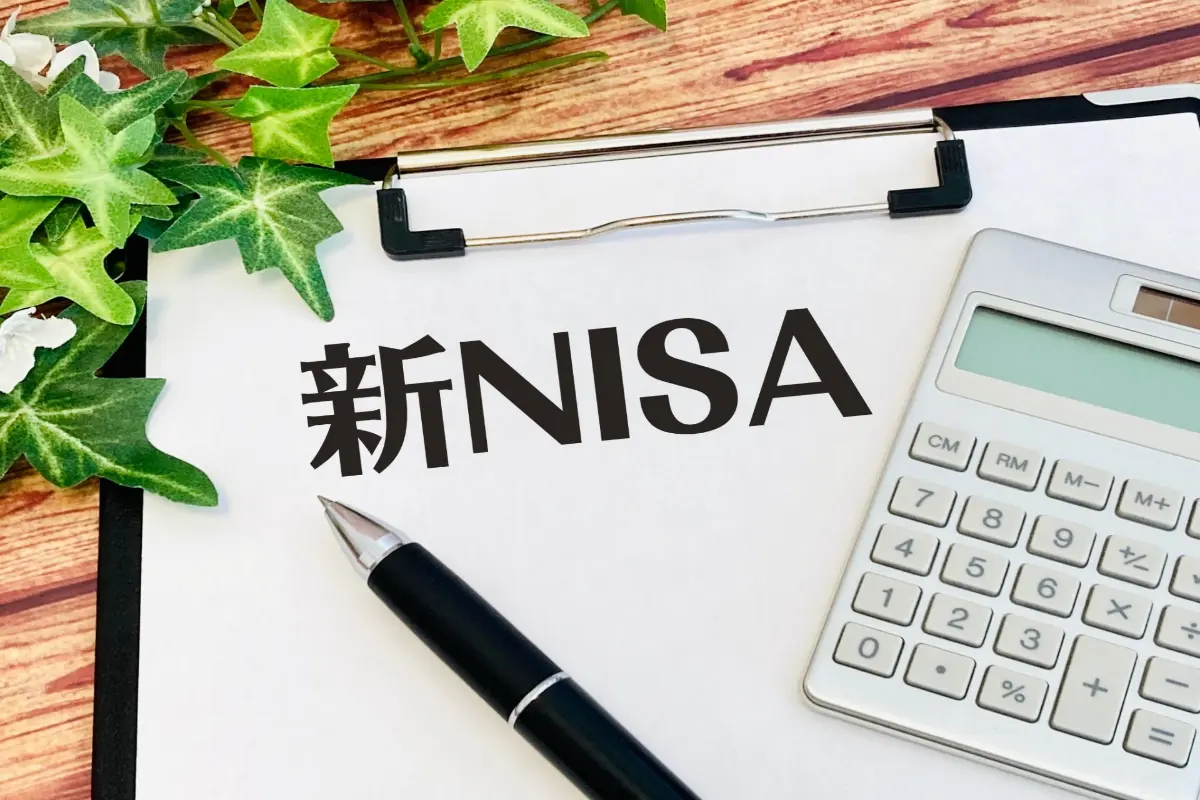 去年「NISA」を始め、上限額の「月10万円」を積み立てています。正直生活が苦しいのですが、無理せず「積立額」を見直すべきでしょうか…？