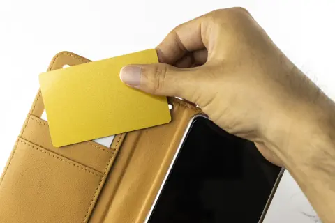 先日「ゴールドカードのインビテーション」が届きました。高い「年会費」を支払わないと特典がなくなるのでしょうか…？