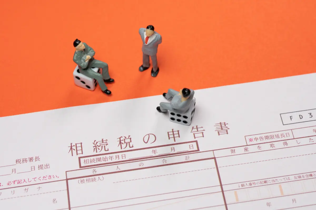 遺品整理に忙殺され「相続税の申告」が遅れてしまいました…。死後10ヶ月を過ぎたら支払う「税金」が増えるって本当ですか？