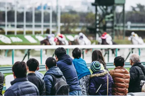 父は競馬が趣味で「今日は勝った・負けた」とよく話しています。もし大穴が当たって払戻金が100万円の場合、税金はかかるのでしょうか？
