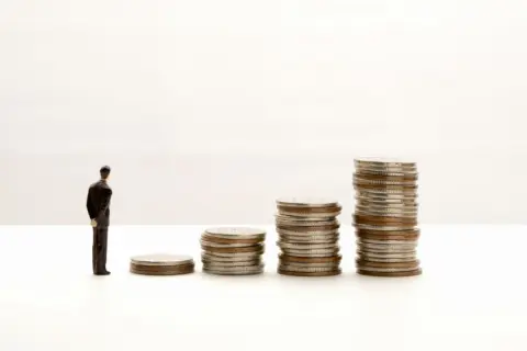 30代の平均貯蓄額は「677万円」なのに、中央値は「180万円」!? 30～40代の“お金のリアル”と、見えにくい貯蓄格差とは？ 世論調査をもとに解説