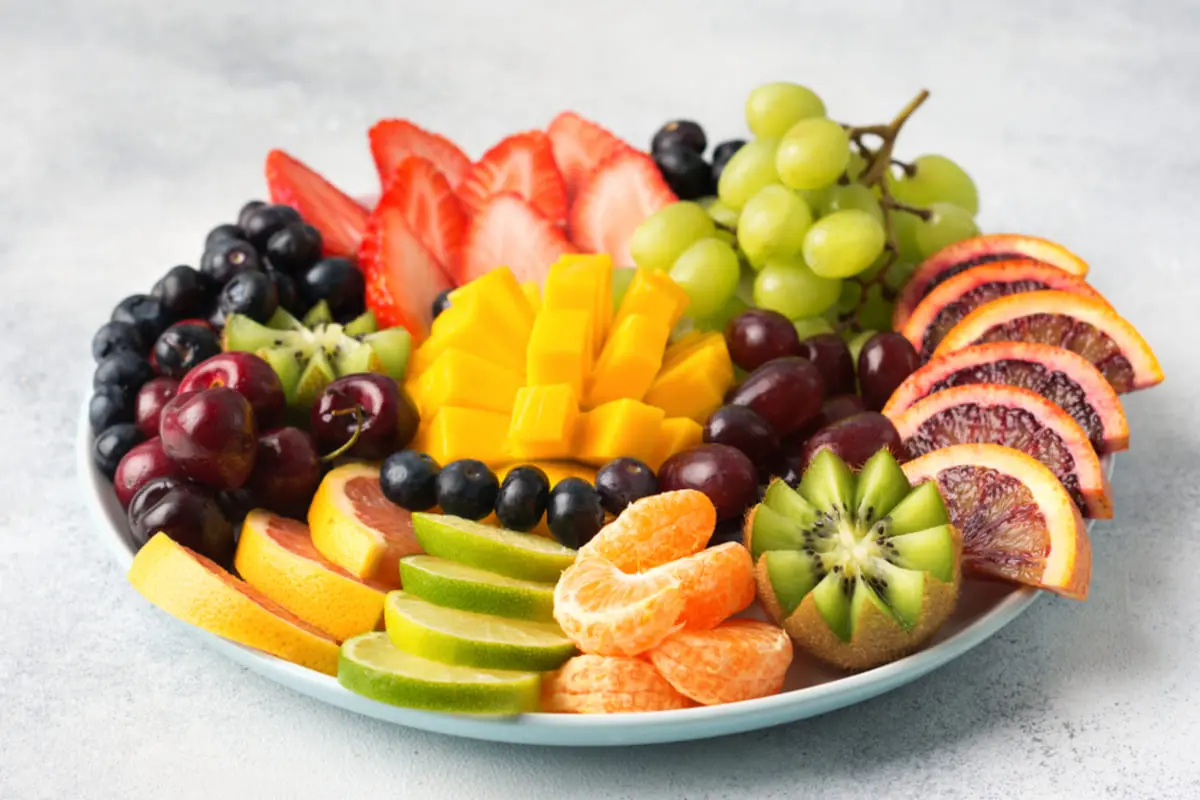 国からフルーツ「1日200グラム」が推奨されてるけど、果物が高くて難しい！ 実際に食べるといくらかかる？「4人家族」のケースで試算