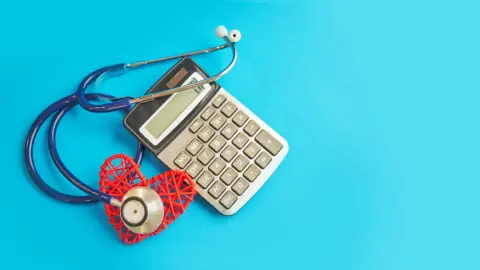 家族の医療費、「合算」して「控除」を受けたいです…！マイナポータルの「代理人登録」で連携できるって本当ですか？「登録方法」や「手順」を解説！