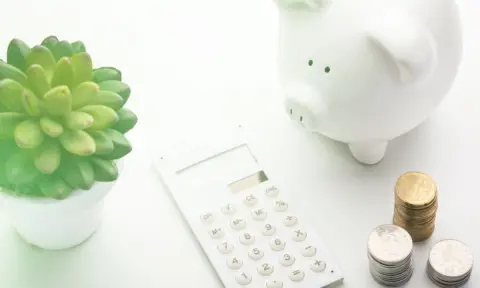 「5人家族」で、毎月の生活費は「60万円」です。子どもは大学生二人、高校生一人で「奨学金」は借りていませんが、かかりすぎでしょうか？