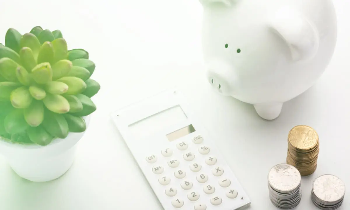 「5人家族」で、毎月の生活費は「60万円」です。子どもは大学生二人、高校生一人で「奨学金」は借りていませんが、かかりすぎでしょうか？