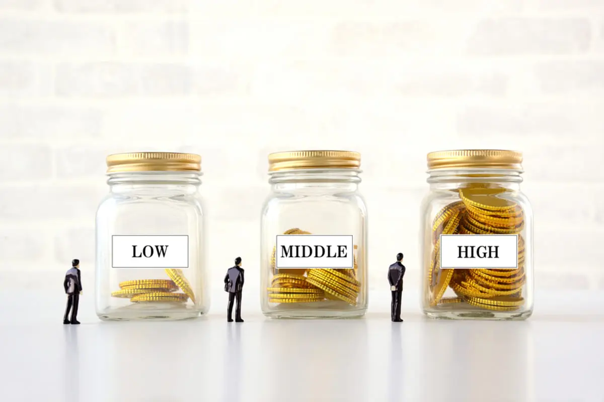 地方公務員の兄が「年収800万円」と話していました。公務員の給料ってそんなに高いのでしょうか？