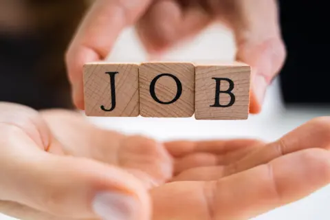 せっかく正社員で入った会社を「出世するが気ないから」と3年で退職してしまった息子…！ 今はアルバイトで働いているようですが、将来は大丈夫でしょうか？