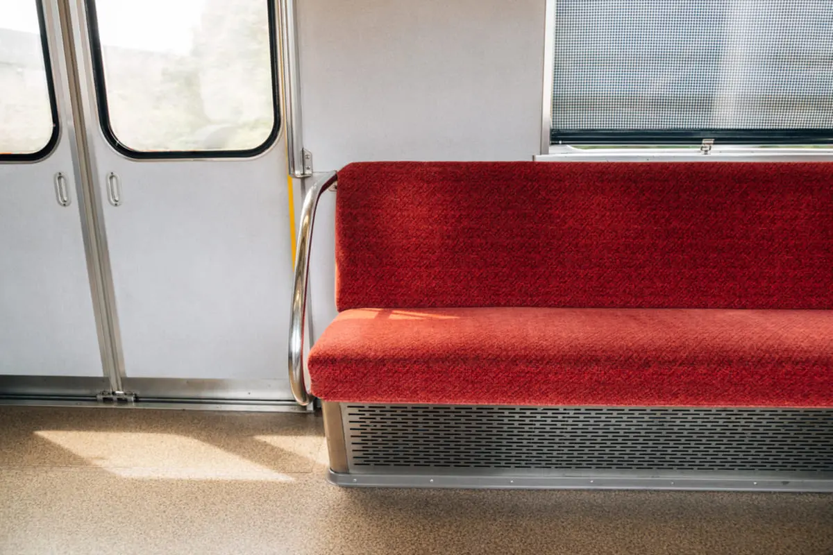 中央線ユーザーだけど「グリーン車」が快適で、満員電車通勤に戻れない！ 片道「750円」だけど、高くても使うメリットはある？「朝だけ・行き帰り」で使う場合の金額もシミュレーション