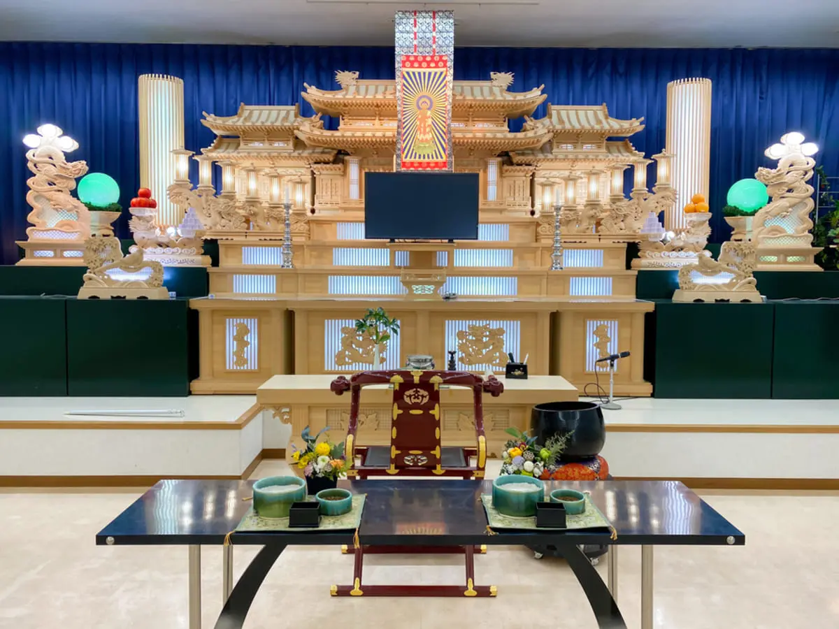 【お坊さんが解説】葬儀屋さんはCMで「30万円～」と言ってるのに、平均価格は「119万円」！ 葬儀代が上がっていく理由とは？“費用を抑える方法”についても解説