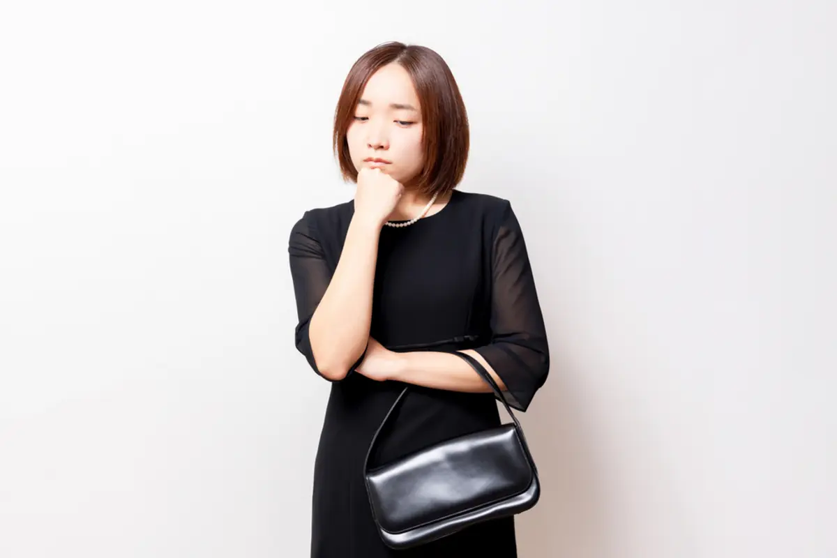 この夏のボーナスで「喪服」を買っておこうかと思っています。「家族4人分」そろえるといくら？「購入とレンタル」どちらが安いのかも解説！